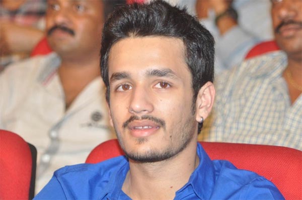 akhil,akhil movie,overseas,promotions  మొదటి సినిమాతోనే కిటుకు గ్రహించిన అఖిల్‌..! 